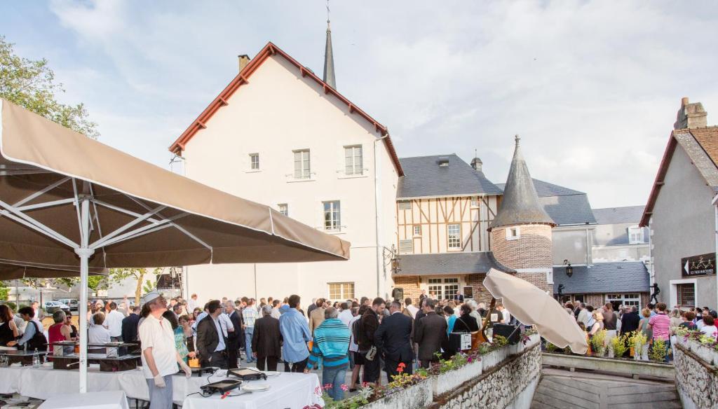 Relais Des Trois Chateaux Hotel-Restaurant - Teritoria Cour-Cheverny Exterior photo