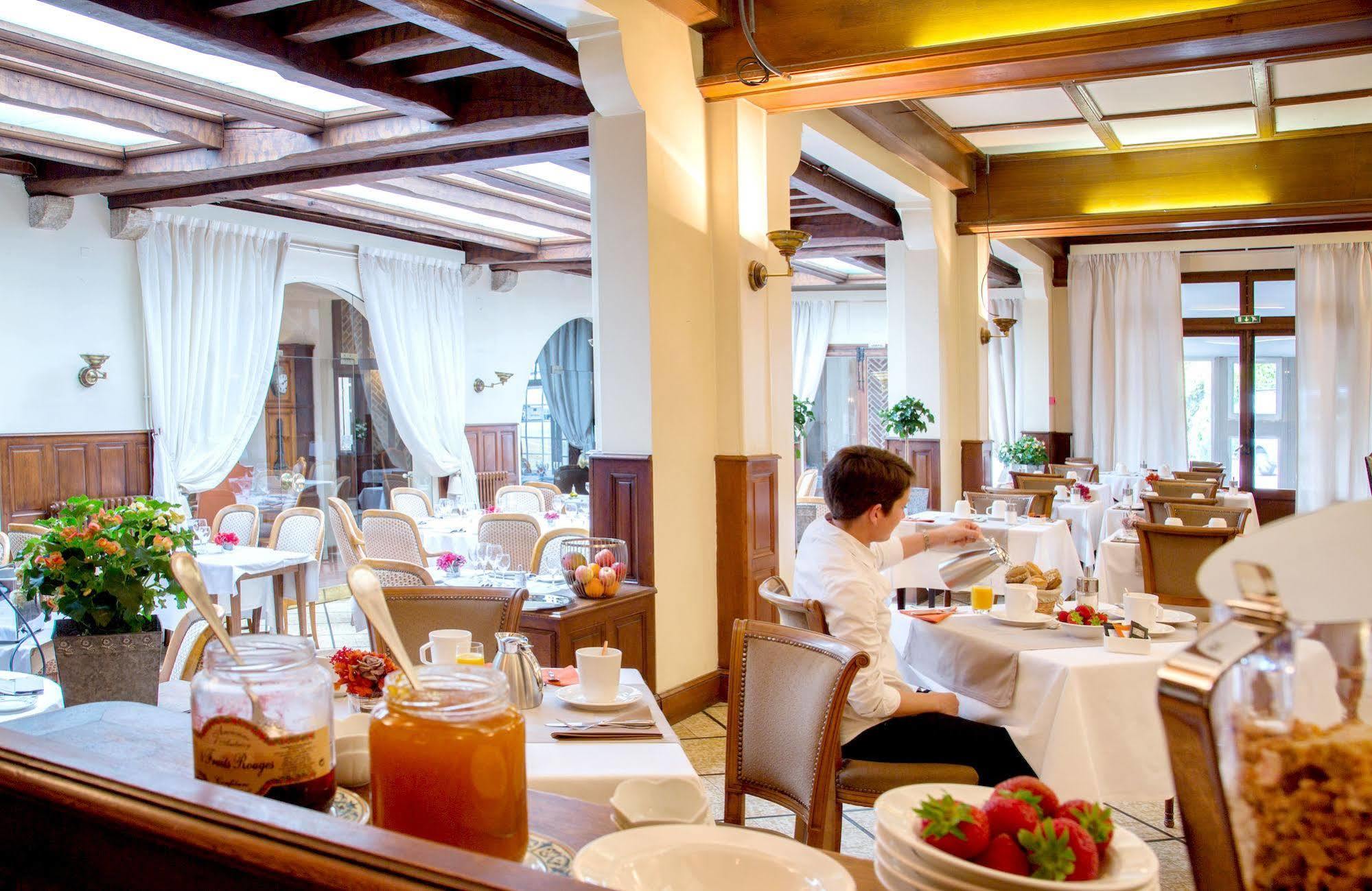 Relais Des Trois Chateaux Hotel-Restaurant - Teritoria Cour-Cheverny Exterior photo
