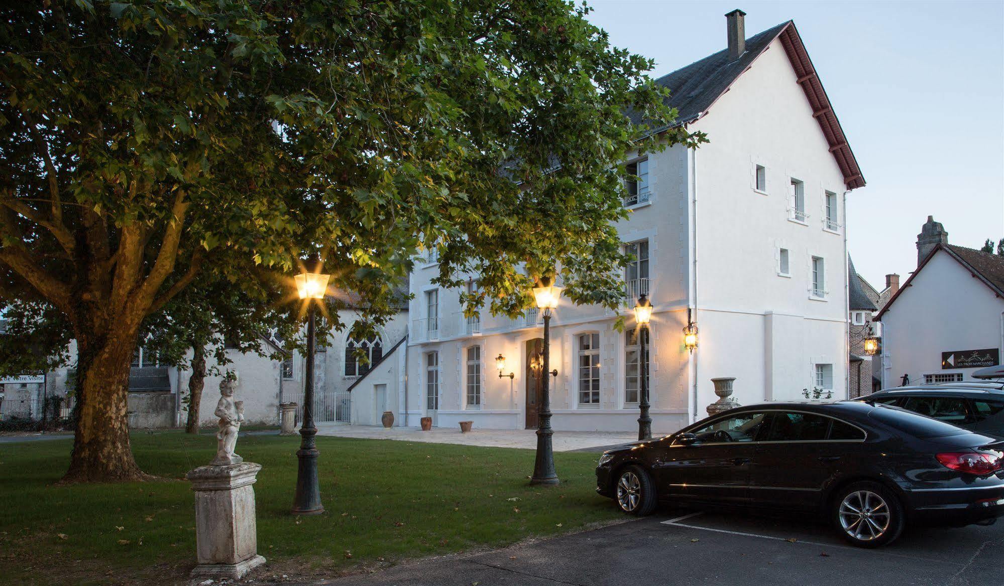 Relais Des Trois Chateaux Hotel-Restaurant - Teritoria Cour-Cheverny Exterior photo